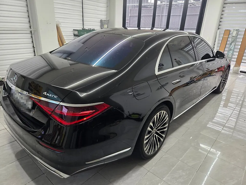 メルセデス・ベンツ Sクラス W223 カーラッピング事例 施工写真 3-2