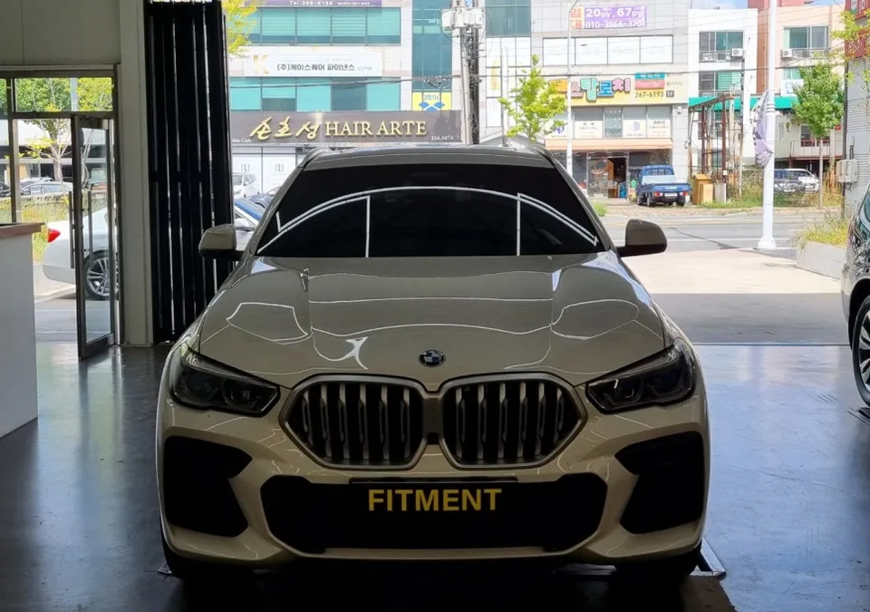 BMW X6 G06 ambient lighting installation result
