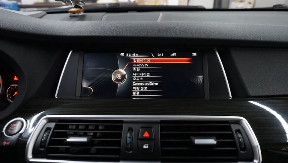 BMW 5 Series GT F07のAndroid Auto・CarPlay取付事例 施工写真 2
