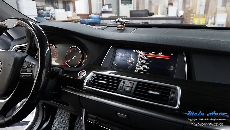 BMW 5 Series GT F07のAndroid Auto・CarPlay取付事例 施工写真 3