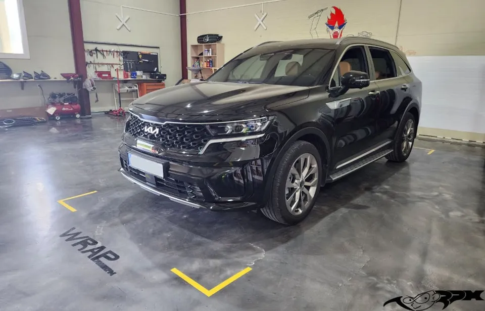 Kia Sorento Vinyl Wrap Review: Chrome Delete Transformation photo 2