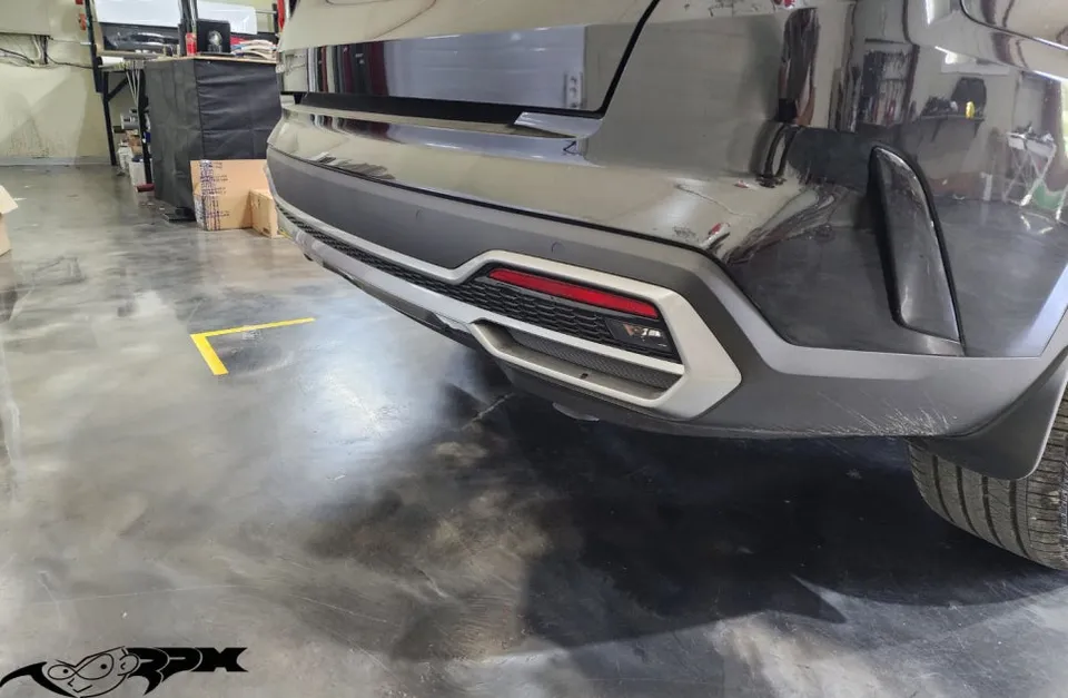 Kia Sorento vinyl wrap - Kia Sorento Vinyl Wrap Review: Chrome Delete Transformation photo 4