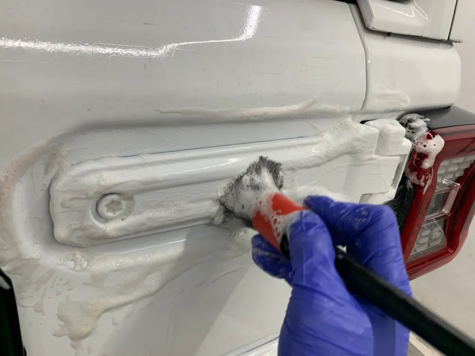 Jeep Wrangler Rubicon vinyl wrap - Jeep Wrangler Vinyl Wrap Review: Flame Orange Transformation photo 3