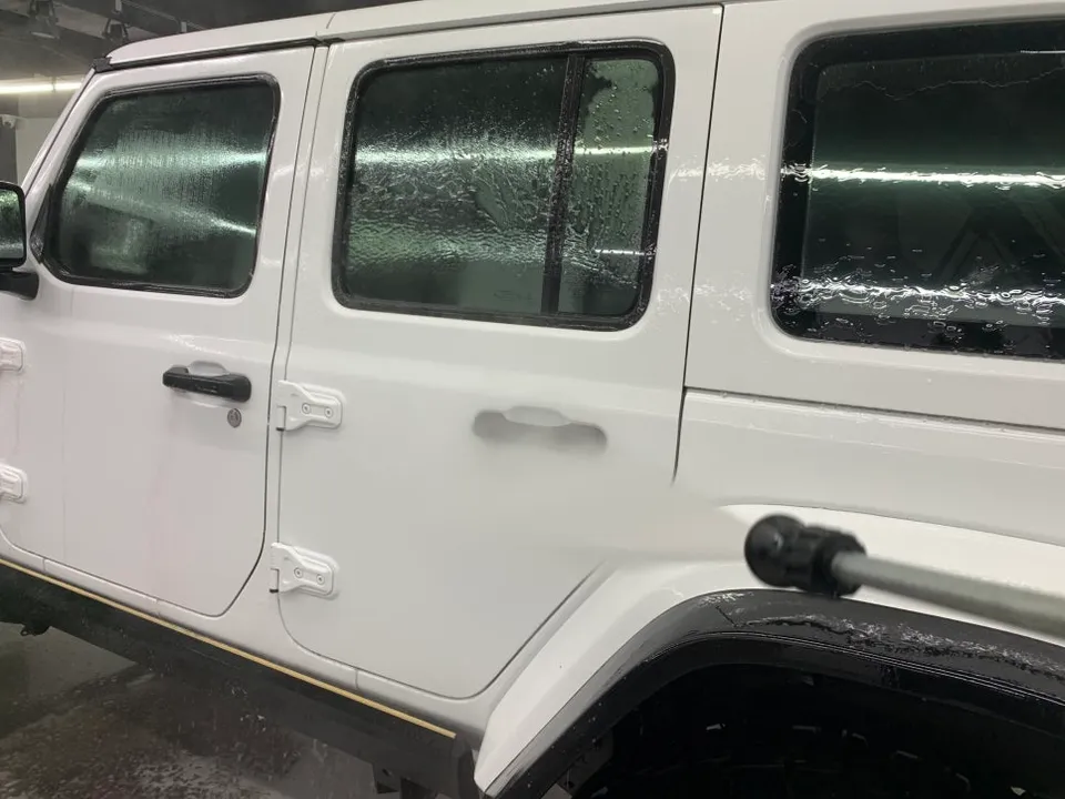 Jeep Wrangler Rubicon vinyl wrap - Jeep Wrangler Vinyl Wrap Review: Flame Orange Transformation photo 4