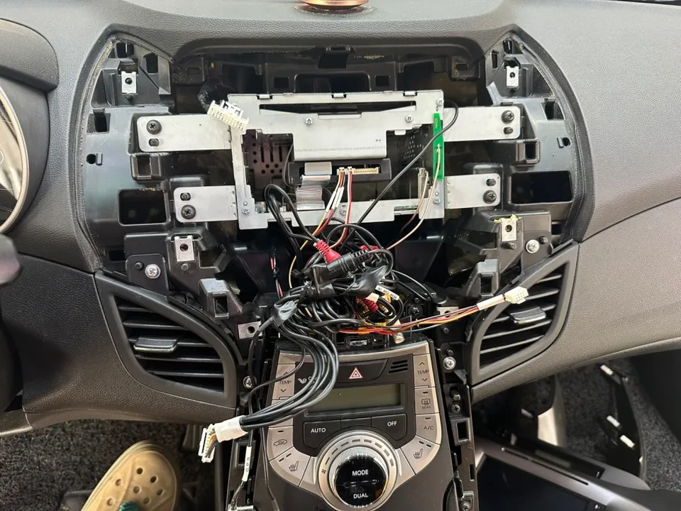 Hyundai Elantra MDのAndroid Auto・CarPlay取付事例 施工写真 6