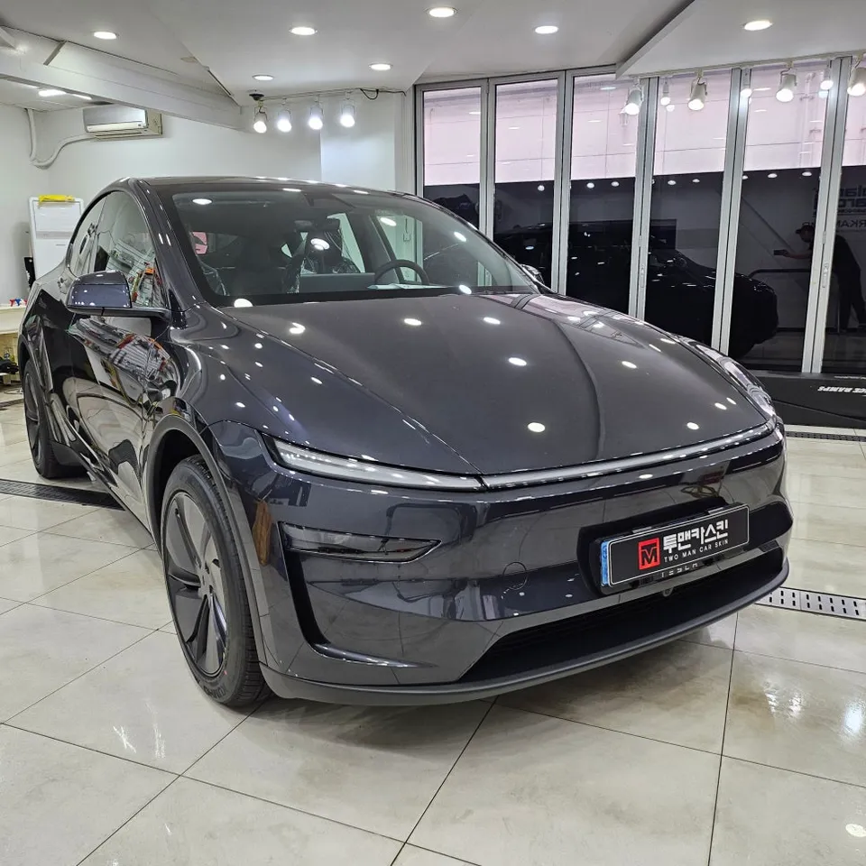 Tesla Model Yのカーフィルム施工事例 施工写真 2-1