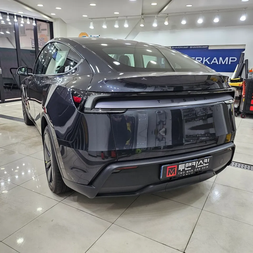 Tesla Model Yのカーフィルム施工事例 施工写真 3-1