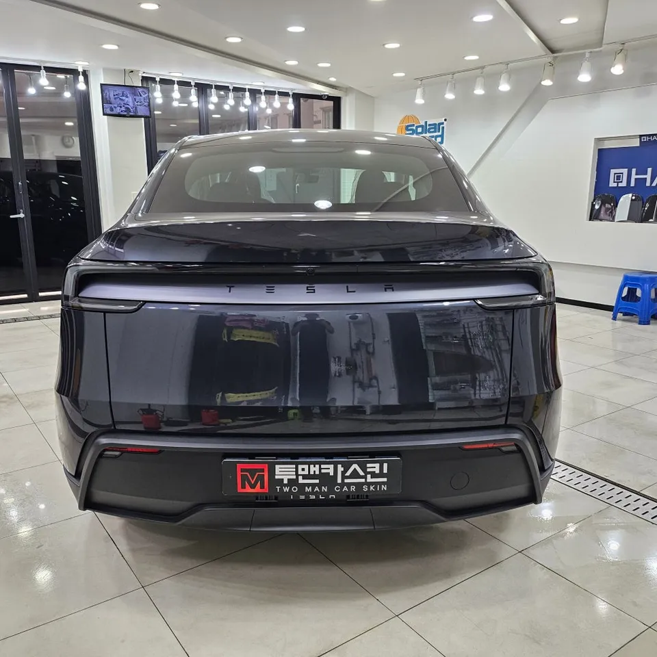 Tesla Model Yのカーフィルム施工事例 施工写真 4-1