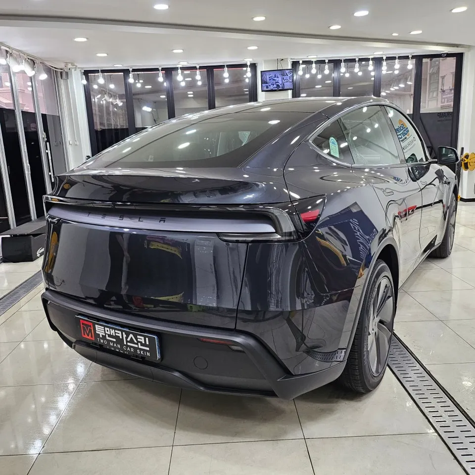 Tesla Model Yのカーフィルム施工事例 施工写真 1-2