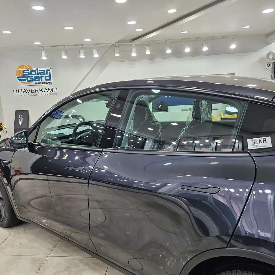 Tesla Model Yのカーフィルム施工事例 施工写真 3-2