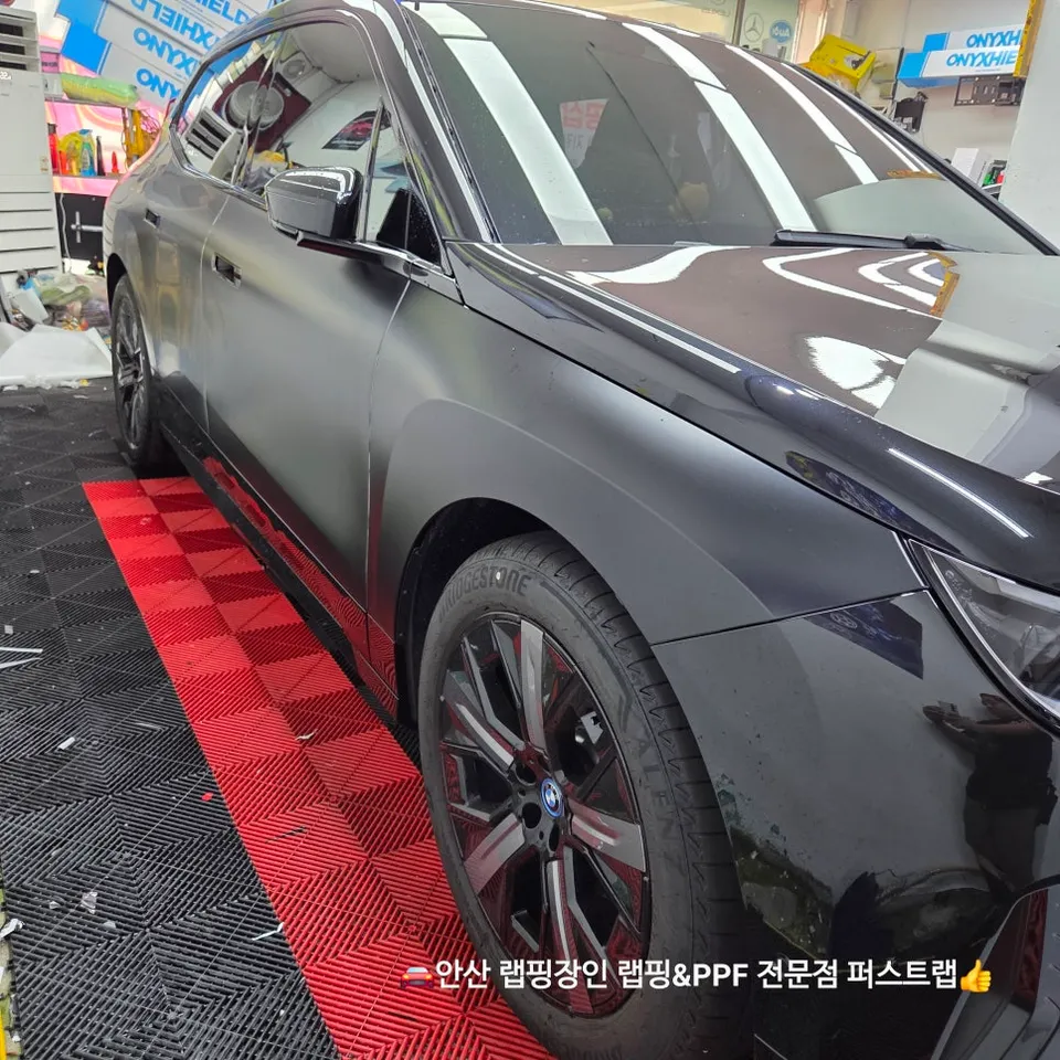 BMW iX PPF施工事例:無光とハイグロスの組み合わせ 施工写真 3-2