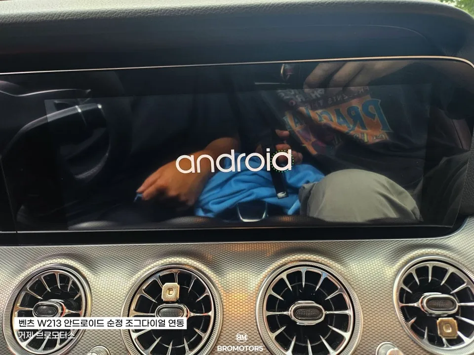 Mercedes-Benz E-Class W213のAndroid Auto・CarPlay取付事例 施工写真 2-2