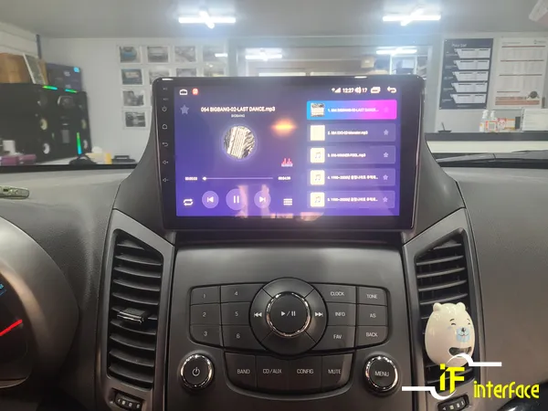 ChevroletのAndroid Auto・CarPlay取付事例 施工写真 5
