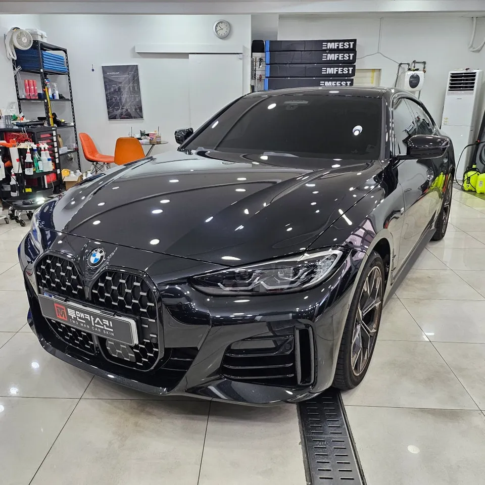 BMW 4 Series G22 カーラッピング事例:サテンブラック 施工写真 3-1
