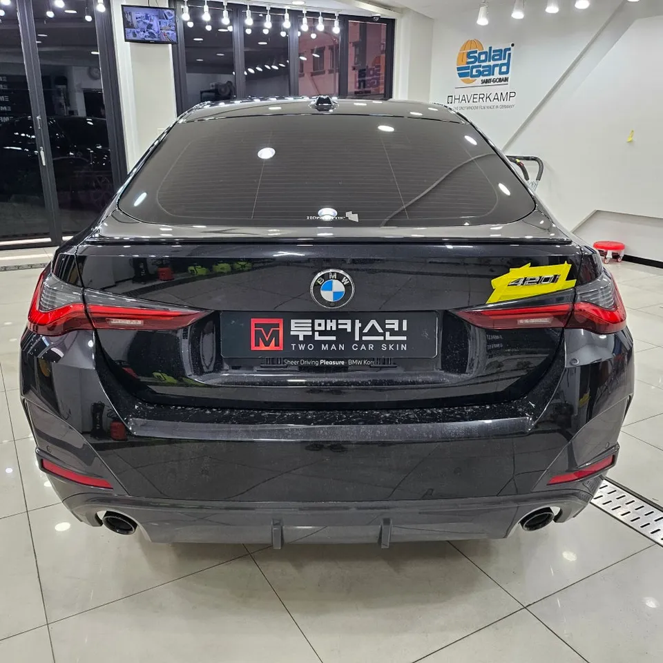 BMW 4 Series G22 カーラッピング事例:サテンブラック 施工写真 4-1