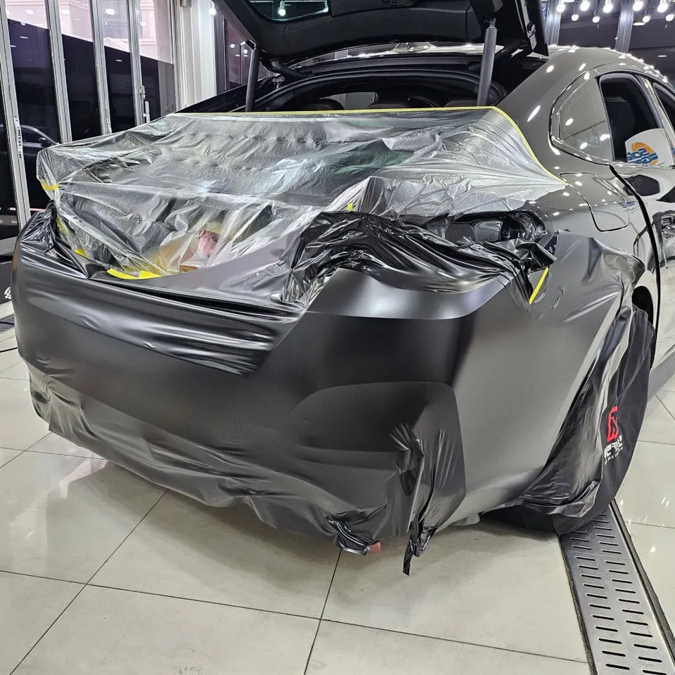BMW 4 Series G22 カーラッピング事例:サテンブラック 施工写真 3-2
