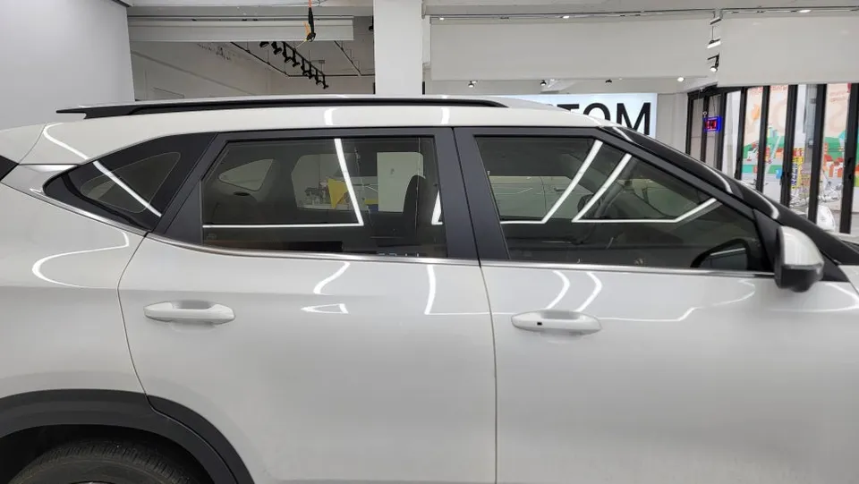 Kia Seltosのカーフィルム施工事例｜断熱・UVカット効果 施工写真 3