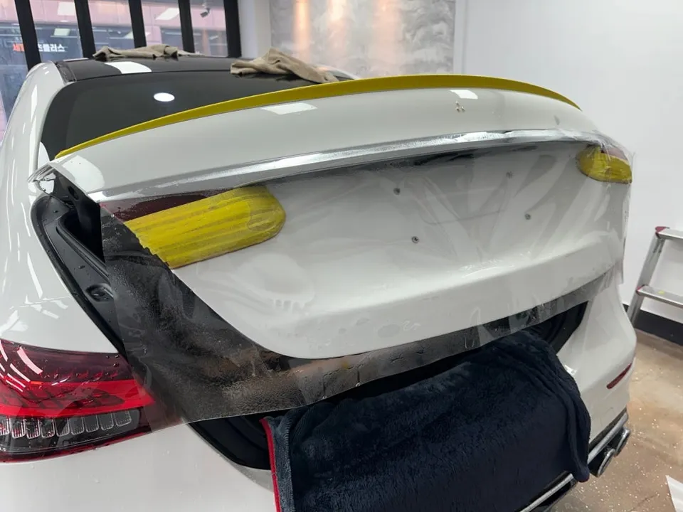 Mercedes-Benz EクラスのPPF施工事例｜費用目安・仕上がり 施工写真 3-1
