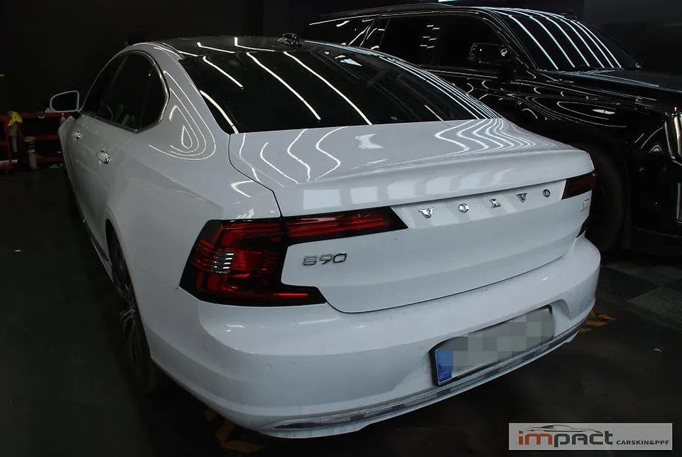 Volvo S90 カーラッピング事例｜バンパー再施工 施工写真 2-1