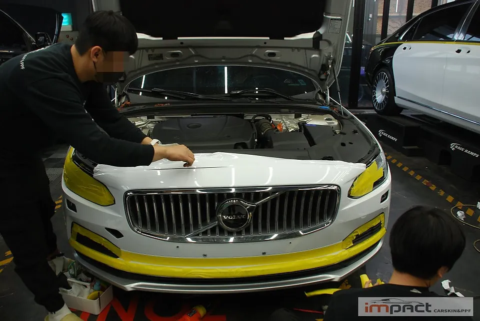 Volvo S90 カーラッピング事例｜バンパー再施工 施工写真 2-2