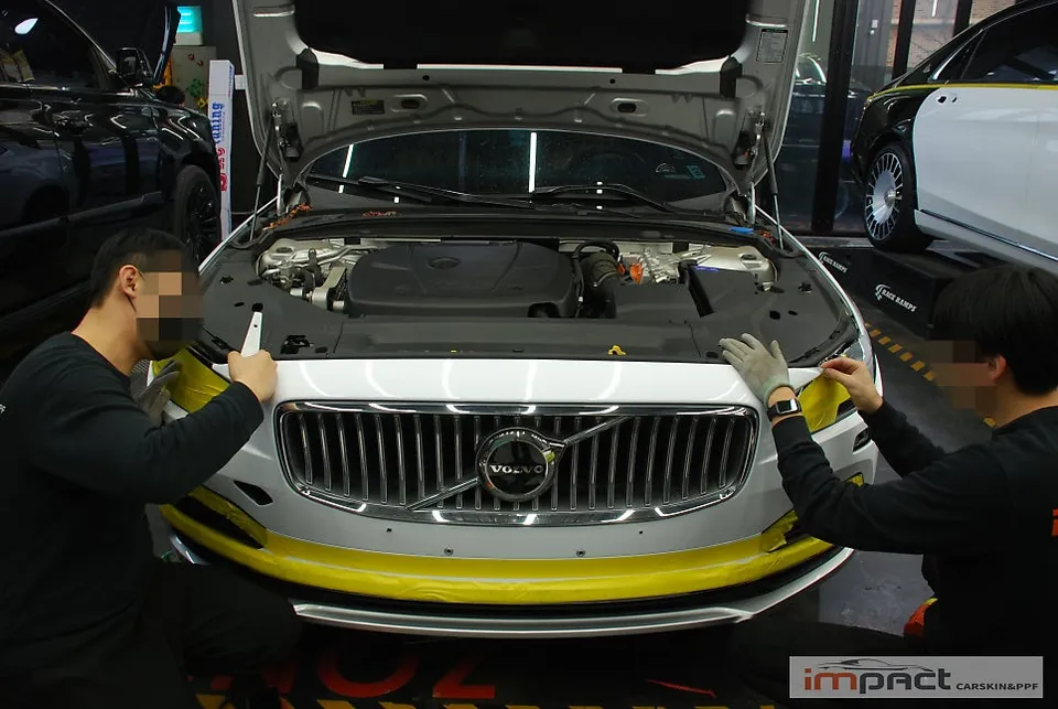 Volvo S90 カーラッピング事例｜バンパー再施工 施工写真 3-2