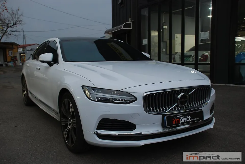 Volvo S90 カーラッピング事例｜バンパー再施工 施工写真 4-2