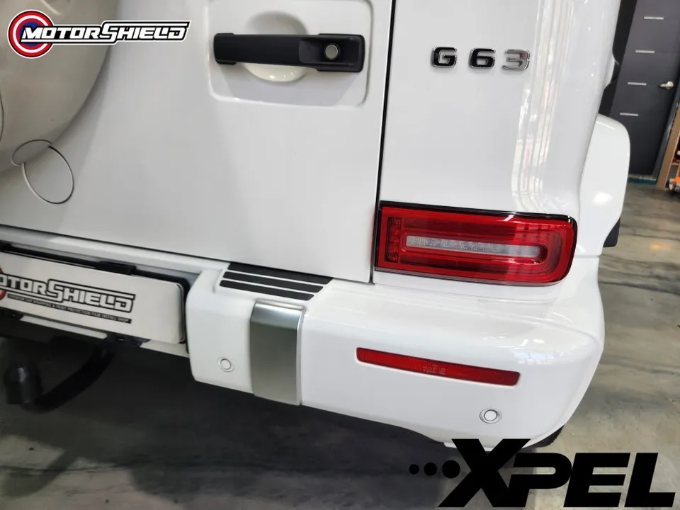 メルセデス・ベンツ G63 AMGのカーラッピング事例:クローム除去とライトスモークPPF 施工写真 2-3