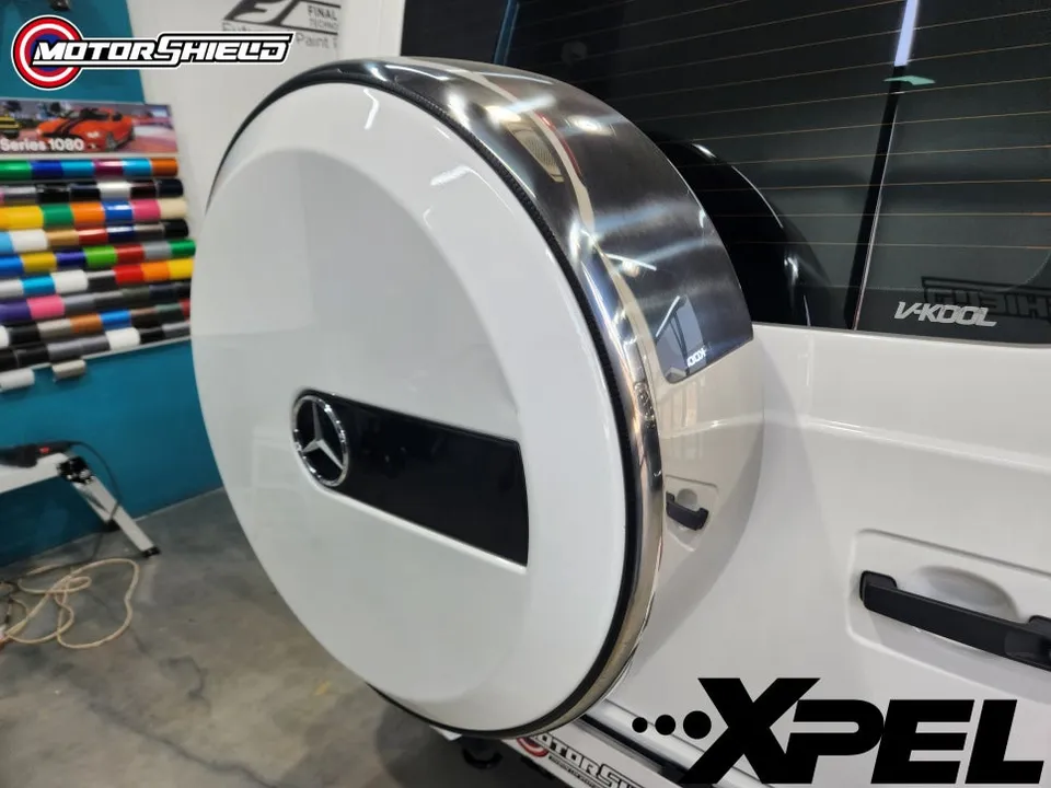 メルセデス・ベンツ G63 AMGのカーラッピング事例:クローム除去とライトスモークPPF 施工写真 3-3