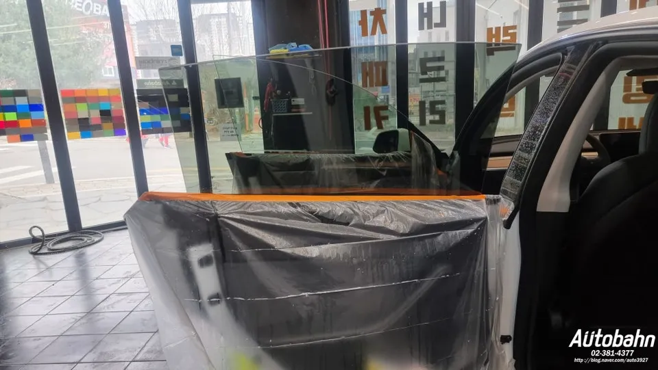 Tesla Model Y カーフィルム施工事例|費用目安・仕上がり 施工写真 1-3