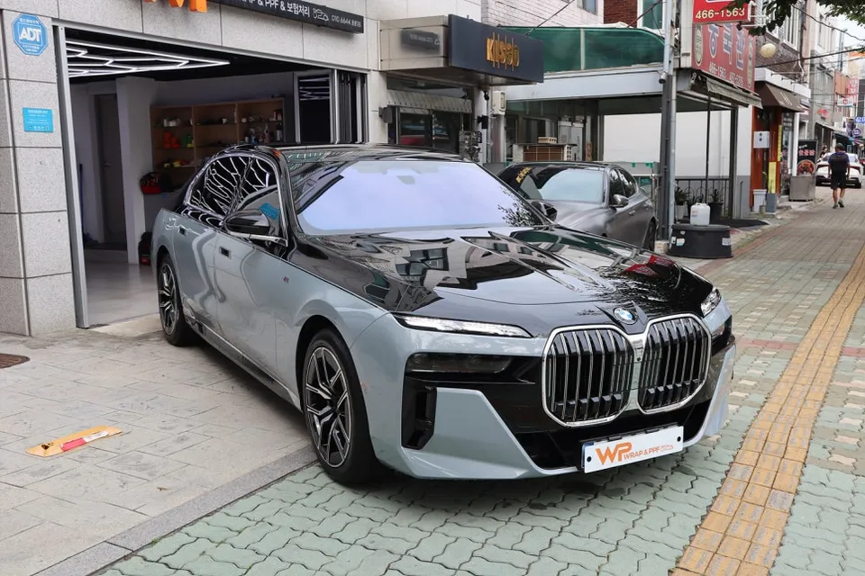 BMW 7 Series G70 PPF施工事例｜カラーフィルムの魅力 施工写真 4
