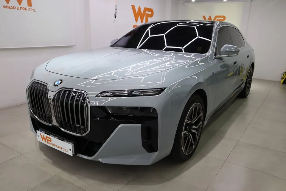 BMW 7 Series G70 PPF施工事例｜カラーフィルムの魅力 施工写真 5