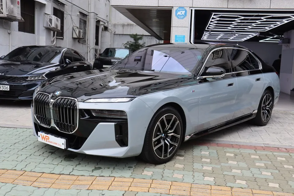 BMW 7 Series G70 PPF施工事例｜カラーフィルムの魅力 施工写真 6