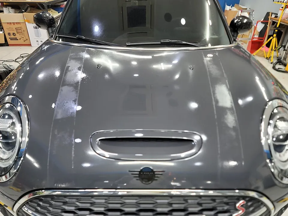 MINI Clubmanのカーラッピング事例|デカール除去と艶復元 施工写真 1-2