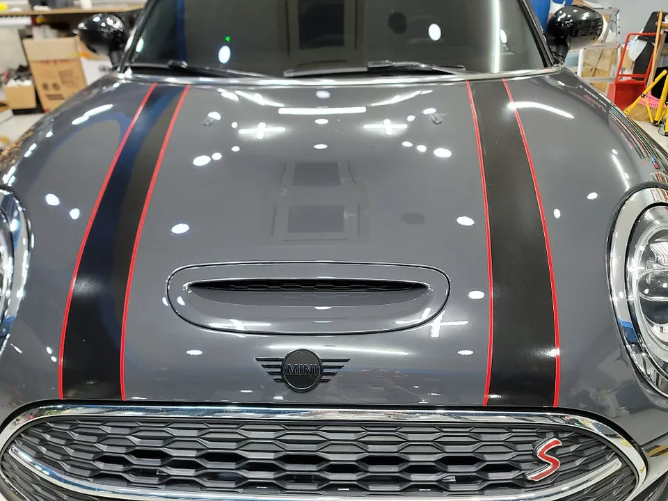MINI Clubmanのカーラッピング事例|デカール除去と艶復元 施工写真 1-3