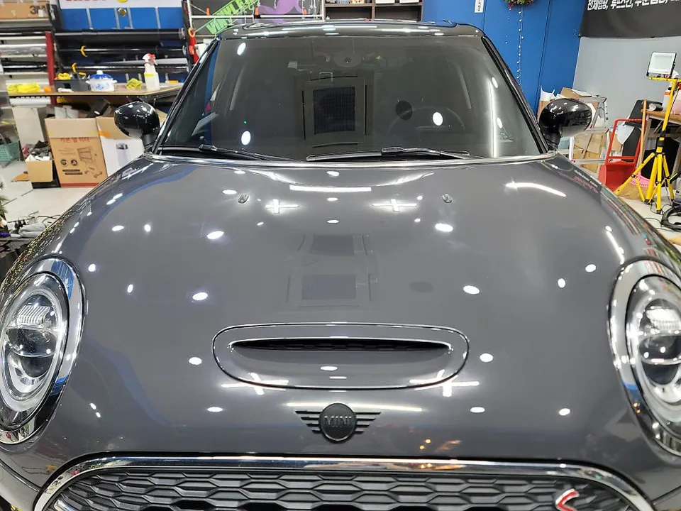 MINI Clubmanのカーラッピング事例|デカール除去と艶復元 施工写真 3-3