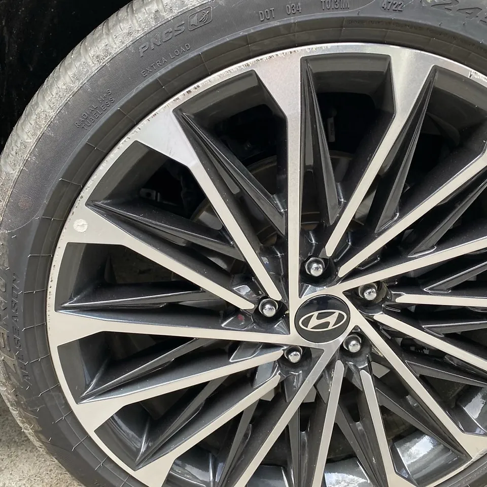 Hyundai Grandeur GN7のホイールリペア・塗装事例 施工写真 3