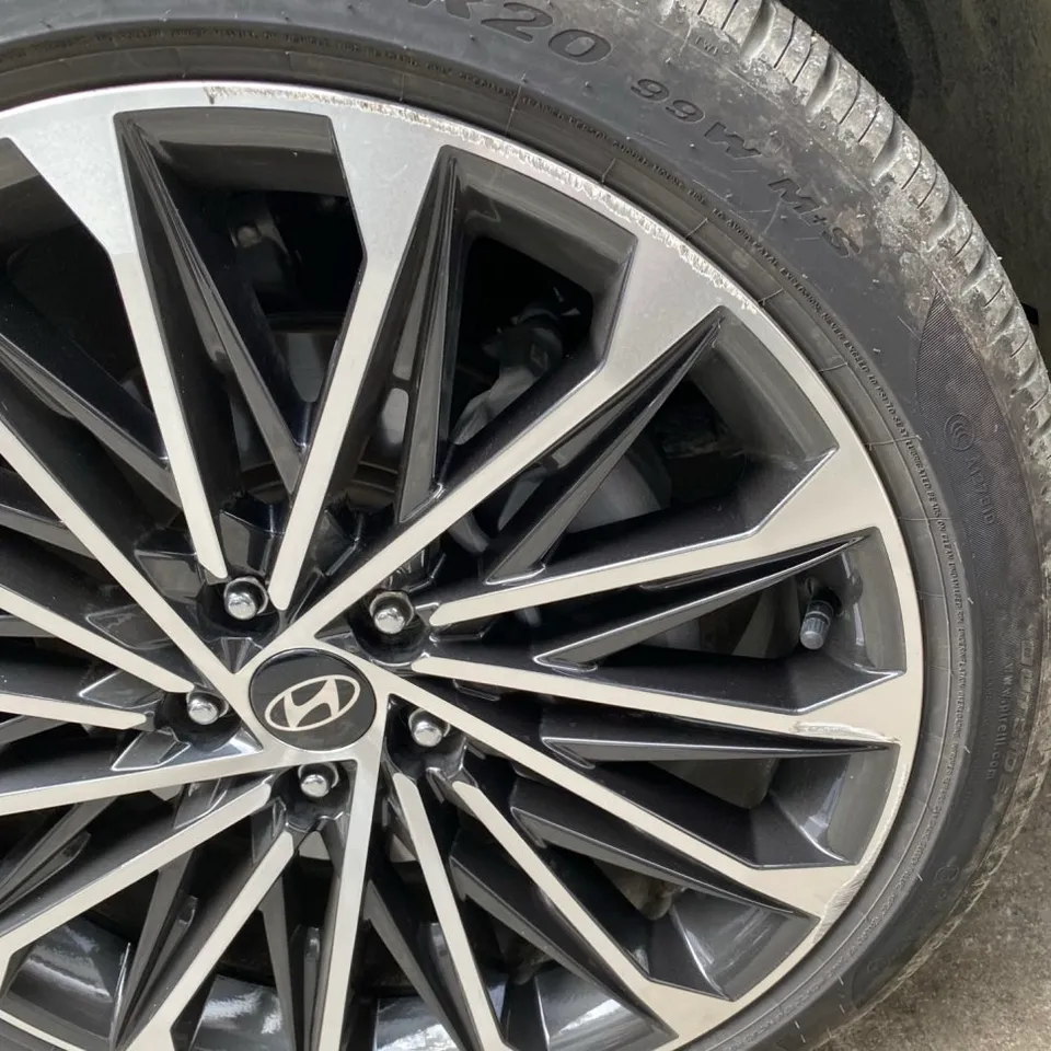 Hyundai Grandeur GN7のホイールリペア・塗装事例 施工写真 4