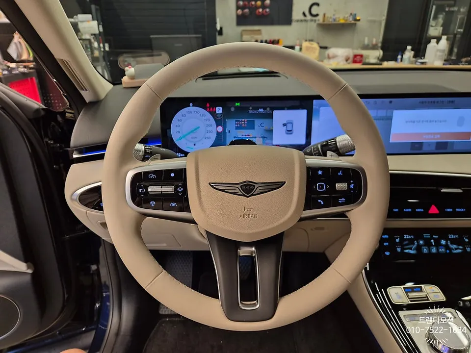 Genesis GV70 steering wheel - Genesis GV70 Steering Wheel Customization Review photo 5
