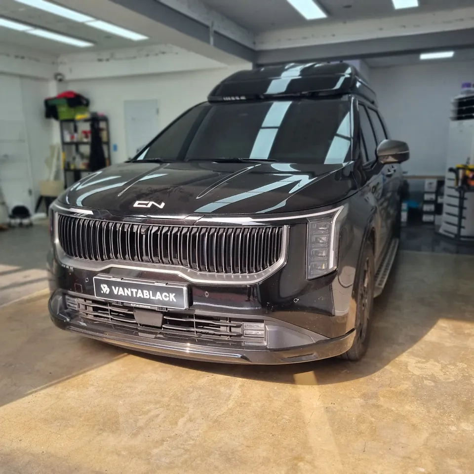 Kia Carnivalのカーラッピング事例|メタリックオレンジのツートン施工 施工写真 2-1