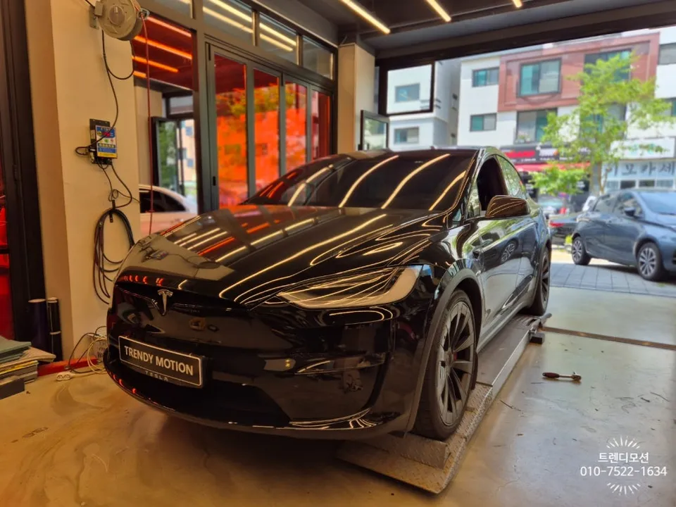 Tesla Model X steering wheel installation result