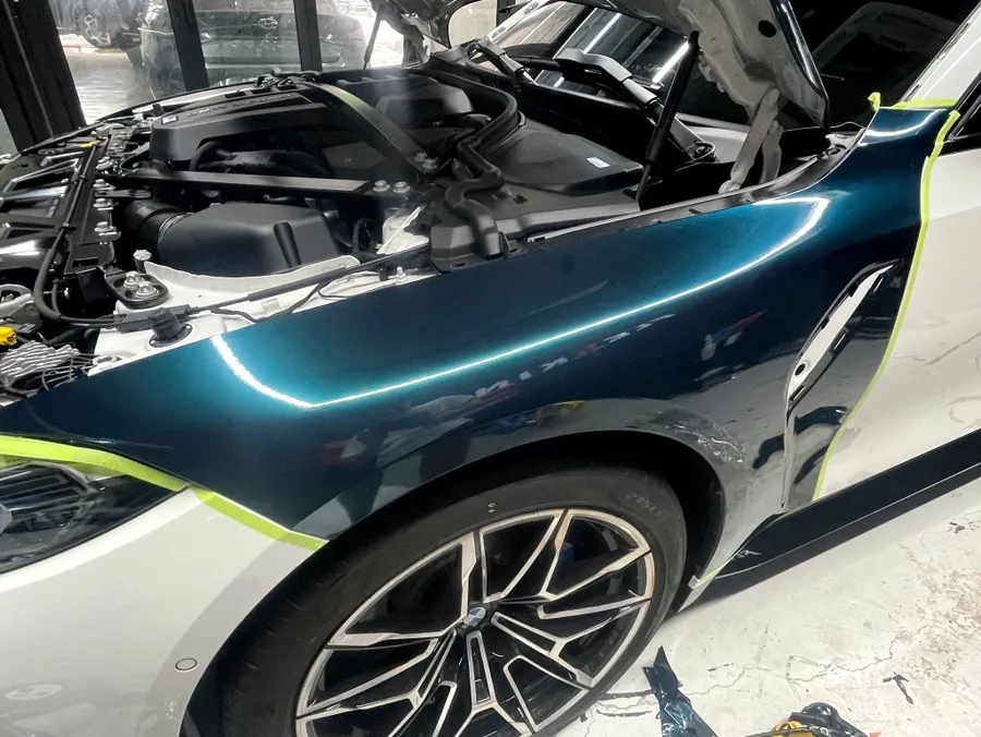 BMW M3のカーラッピング事例｜グロスエメラルドの高級感 施工写真 4-1