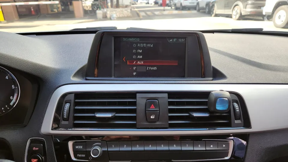 BMW 1 Series F20のAndroid Auto・CarPlay取付事例 施工写真 2-1