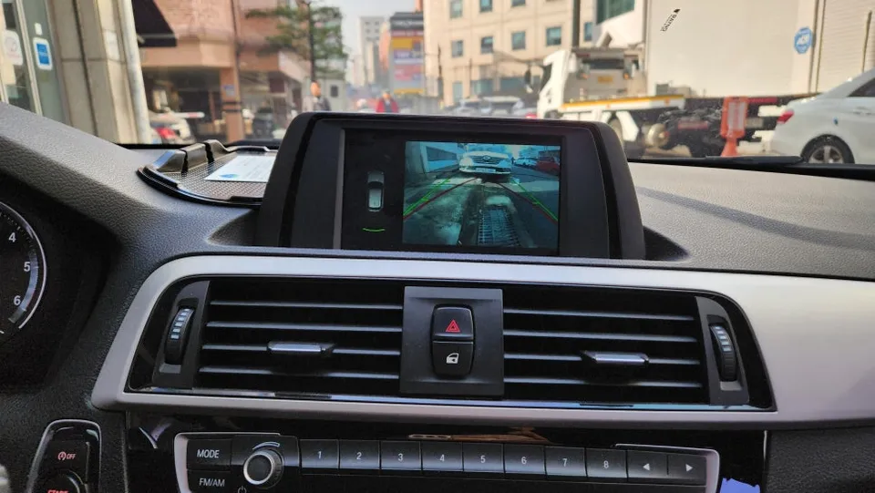 BMW 1 Series F20のAndroid Auto・CarPlay取付事例 施工写真 3-1