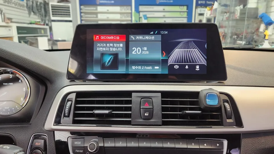 BMW 1 Series F20のAndroid Auto・CarPlay取付事例 写真
