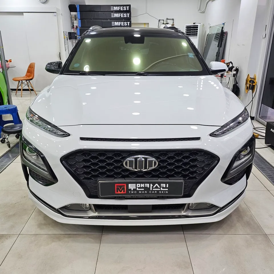 Hyundai Konaのカーラッピング事例｜サイドミラー再施工 写真