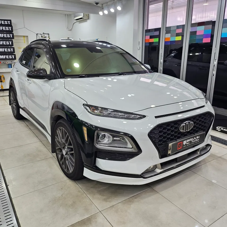 Hyundai Konaのカーラッピング事例|サイドミラー再施工 施工写真 1-1