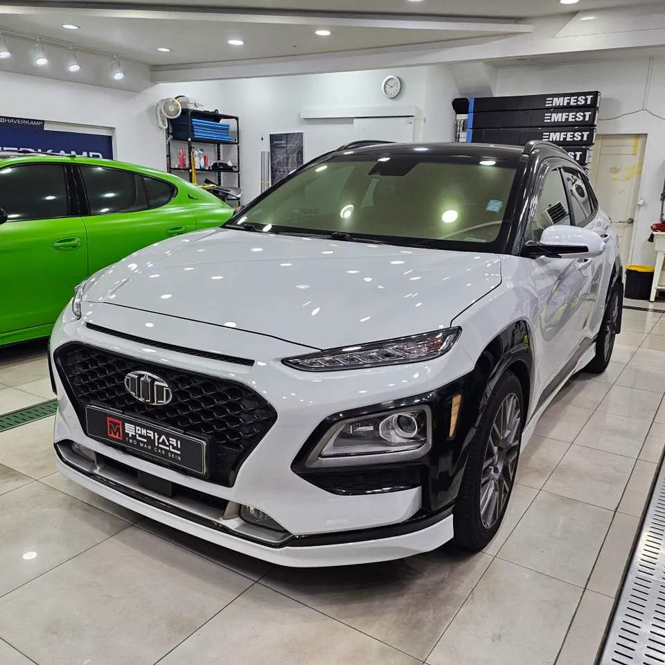 Hyundai Konaのカーラッピング事例|サイドミラー再施工 施工写真 2-1