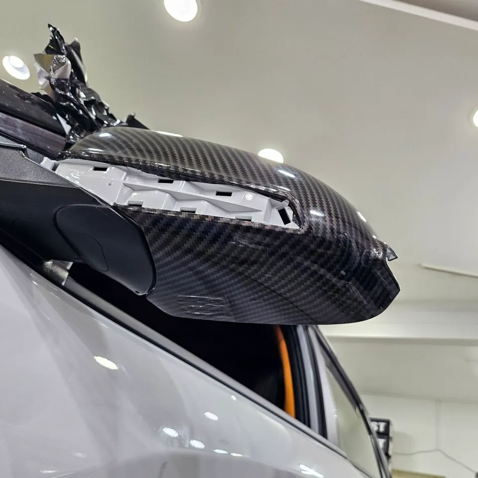 Hyundai Kona Vinyl Wrap Review: Carbon Mirror Respray After