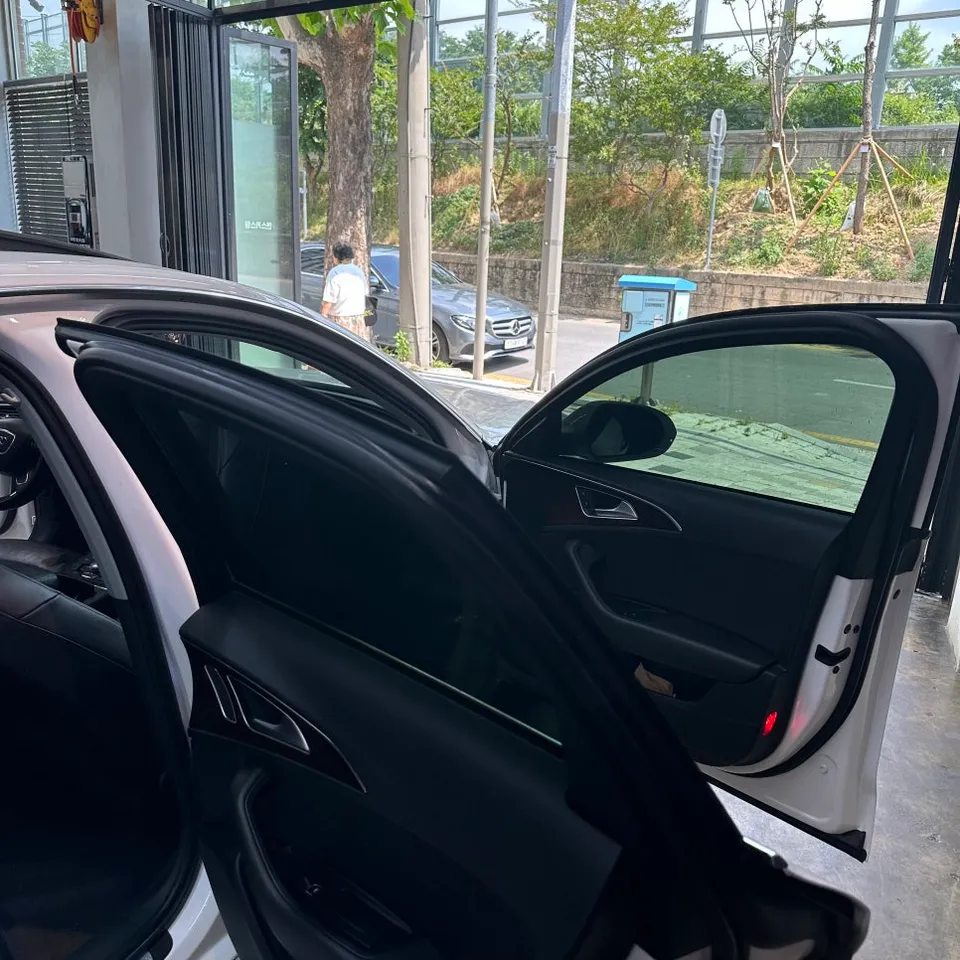 Audi A6 Vinyl Wrap Review: From Old Wood to Modern Carbon photo 2