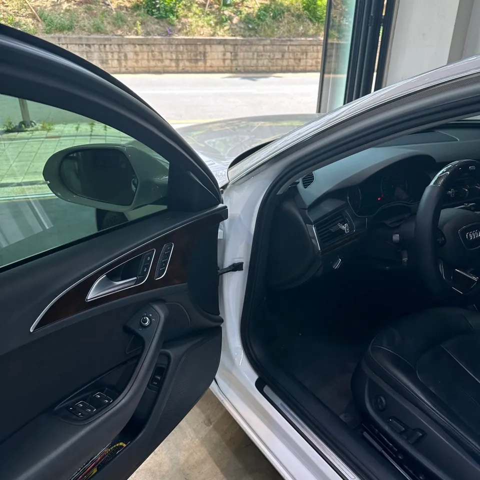 Audi A6 vinyl wrap - Audi A6 Vinyl Wrap Review: From Old Wood to Modern Carbon photo 4